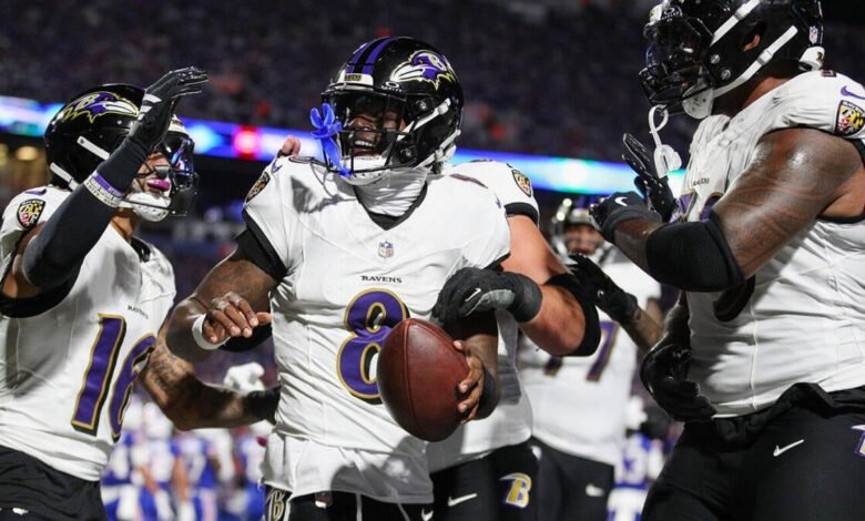 Lamar Jackson empuja a los fanáticos de los Bills en represalia por recibir el casco después de Ravens TD en Buffalo