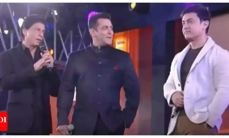 Amir Khan se comparó una vez con Salman Khan y Shah Rukh Khan y dijo que se sentía como un camarero: “Son grandes estrellas que yo”.