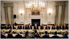 El gran cortejo tecnológico de la administración Trump y sus esfuerzos para acelerar la adopción de IA en los Estados Unidos son populistas alarmantes en la base del presidente (Joe Miller/Financial Times)