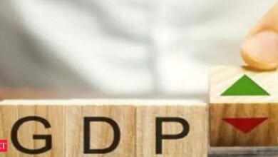 Fitch aumenta las predicciones del PIB a 6.9%. Reforma para aumentar el consumo.