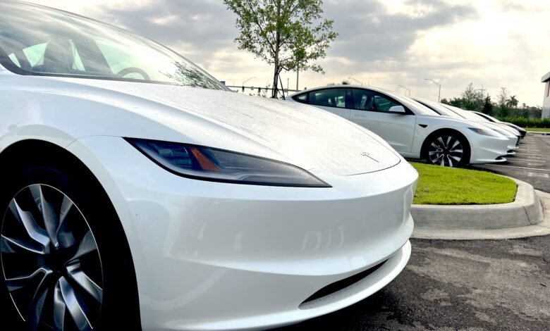 La participación de mercado de Teslas es inferior al 40% en los Estados Unidos por primera vez desde 2017. La participación de mercado de Teslas es inferior al 40% en los Estados Unidos por primera vez desde 2017.