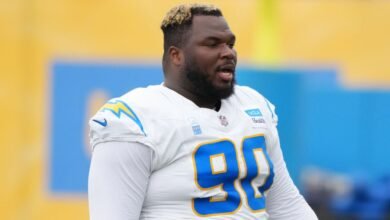 Fuente: la tarta Tair de los cargadores fue multada por abofetear a Travis Kelce