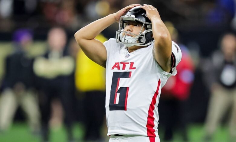 Falcons Bench Kicker Ko, Elevate Parker Romo