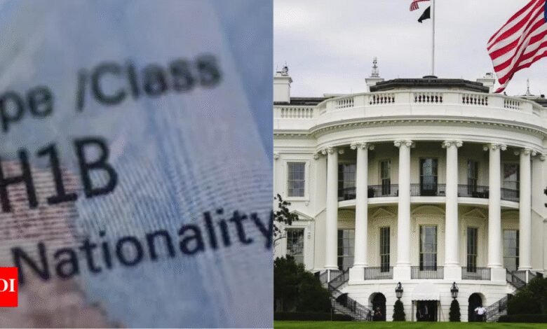 La Casa Blanca aclara la tarifa de $ 100,000. No funciona con el titular o renovación de visas H-1B actual. Viajes seguros Además, no hay tarifa anual. La Casa Blanca aclara la tarifa de $ 100,000. No funciona con el titular o renovación de visas H-1B actual. Viajes seguros Además, no hay tarifa anual.