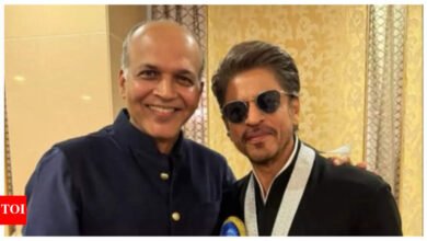 ‘Qué viaje para nosotros …’: La ducha del director de Soods de Shah Rukh Khan, Ashutosh Goarika, lo ama después de ganar su premio nacional.