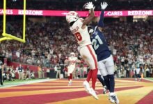 Cards ‘Harrison lucha temprano, rebotes con el 4to trimestre grande