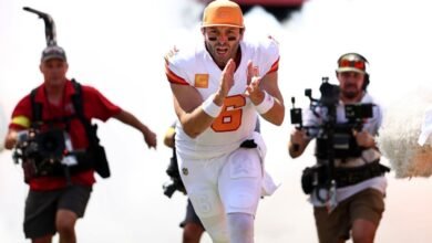 No te sorprendas. Si … Baker Mayfield ilumina el águila.