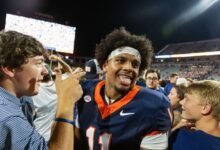 Virginia sorprendió al No. 8, Florida en 2ot como fanático del campo de la tormenta