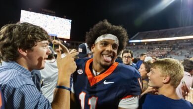 Virginia sorprendió al No. 8, Florida en 2ot como fanático del campo de la tormenta