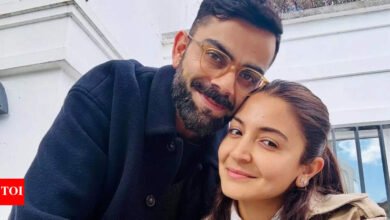 Virat Kohli compartió el dulce momento con Anushka Sharma, arregló su mejilla en la frente: “Ha sido un minuto”. Noticias de la película hindi