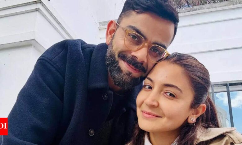 Virat Kohli compartió el dulce momento con Anushka Sharma, arregló su mejilla en la frente: “Ha sido un minuto”. Noticias de la película hindi