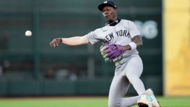 Jazz Chisholm Jr. Dejando el juego de los Yankees después de ser golpeado