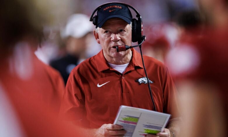 Desde una solución temporal al entrenador: Bobby Petrino es el jefe de cerdos de Arkansas nuevamente con un disparo que se redimió.