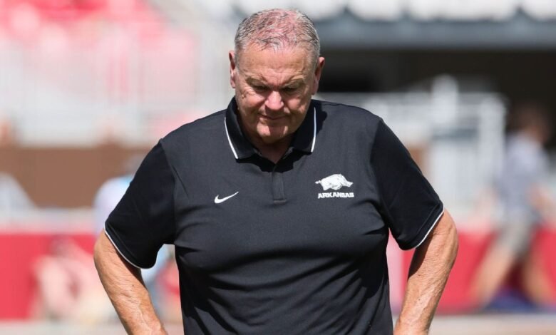 El entrenador de incendios de Arkansas, Sam Pittman, nombra a Bobby Petrino Interim