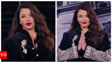 Semana de la moda de París: elparary Shawar Rai Bachchan Stans en la pista; Brillando con un vestido negro brillante