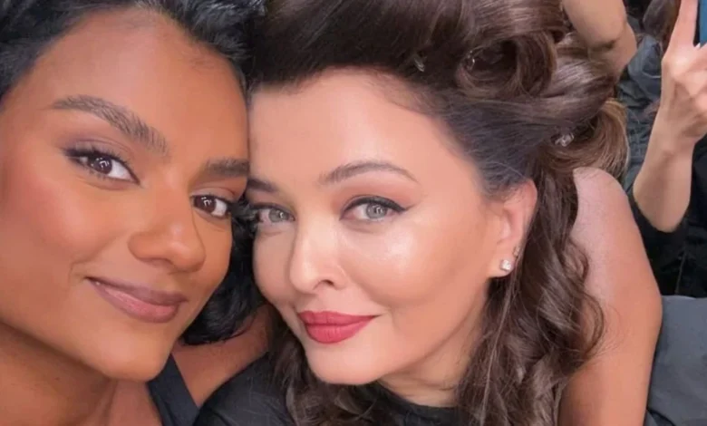 Simone Ashley e Ish Shawaria Rai Bachchan 2025 comparten vínculos dulces en la Semana de la Moda de París: Pick