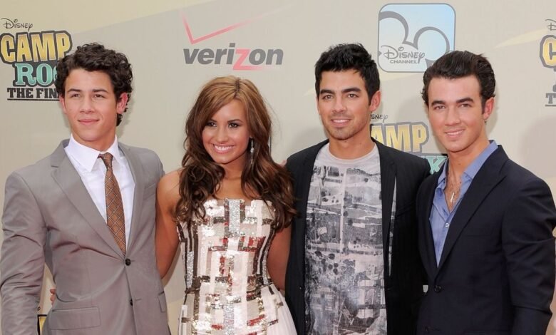 Demi Lovato Camp Rock para volver a unir a los Jonas Brothers, pero con trabajos muy diferentes Demi Lovato Camp Rock para volver a unir a los Jonas Brothers, pero con trabajos muy diferentes