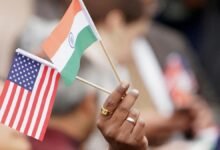 Los trolls de ‘obstruir el inodoro’ golpearon a los titulares de visas indias corriendo hacia nosotros