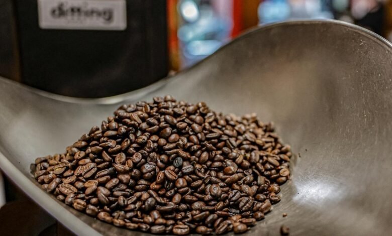 Los consumidores de Allana esperan que las exportaciones de café se ralenticen en 2025-26 en un mercado fluctuante.