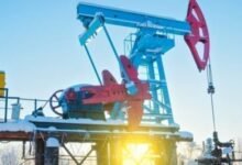Los gigantes petroleros rusos se doblan bajo precios bajos y sanciones