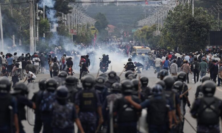 Nepal Gen Z Protesta: miles salieron a las calles en Katmandú sobre la corrupción y la prohibición de las redes sociales del gobierno Nepal Gen Z Protesta: miles salieron a las calles en Katmandú sobre la corrupción y la prohibición de las redes sociales del gobierno