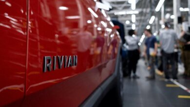 Rivian devuelve 24,000 vehículos, más el problema del software para ayudar a la autopista.