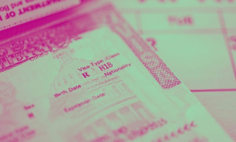 Lo que las tarifas de Trump significan $ 100,000 en visas H-1B para Amazon, trabajadores de Google