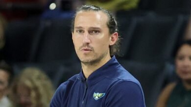 Chris Koclanes recibió un disparo cuando Wings HC después de ir 10-34 en la primera temporada con Paige Bueckers