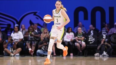 Paige Bueckers hizo historia en el partido final de la temporada de novato de la WNBA cuando Wings derrotó a Mercury