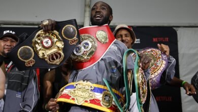 Terence Crawford celebra ganar sobre Canelo Álvarez con desfile en video, fotos