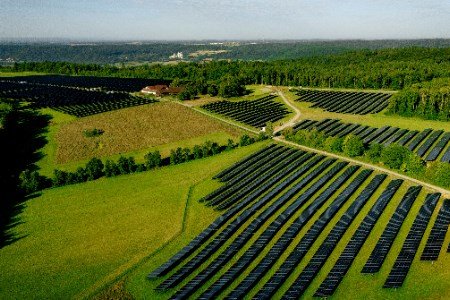 ENBW COMISIONES ASPECTO DEL PARCO SOLAR DE NUEVO ENERGY PARK EN ALEMANIA