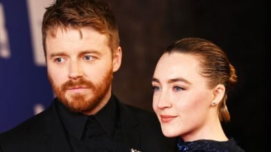 Saores Ronan y su esposo están dando a los padres hasta el punto de conocer al bebé por primera vez