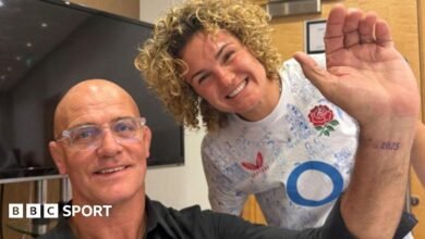 Ellie Kildunne Tattoos John Mitchell es una británica que celebra la Copa Mundial de Rugby ganador.