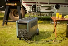 Por qué las estaciones de energía portátiles son esenciales para su aventura de campamento canadiense