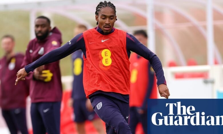 Djed Spence y una larga, larga y larga lista de su devolución izquierda | Fútbol americano