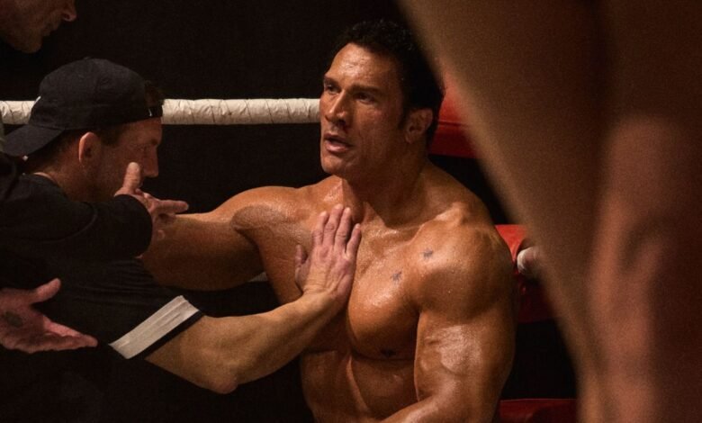 Nunca adivina cómo Dwayne Johnson lesionó la filmación de Smashing Machine en su codo