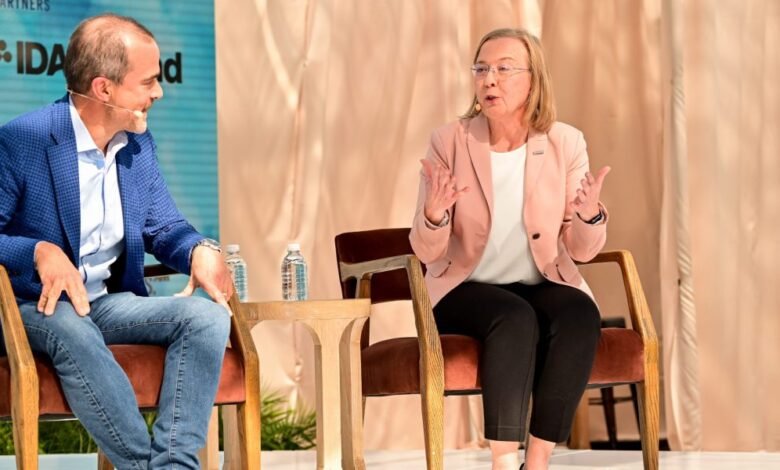 El CEO de Slate dijo que eliminar el crédito fiscal de EV es “abrir la capacidad” del proveedor de baterías. El CEO de Slate dijo que eliminar el crédito fiscal de EV es “abrir la capacidad” del proveedor de baterías.