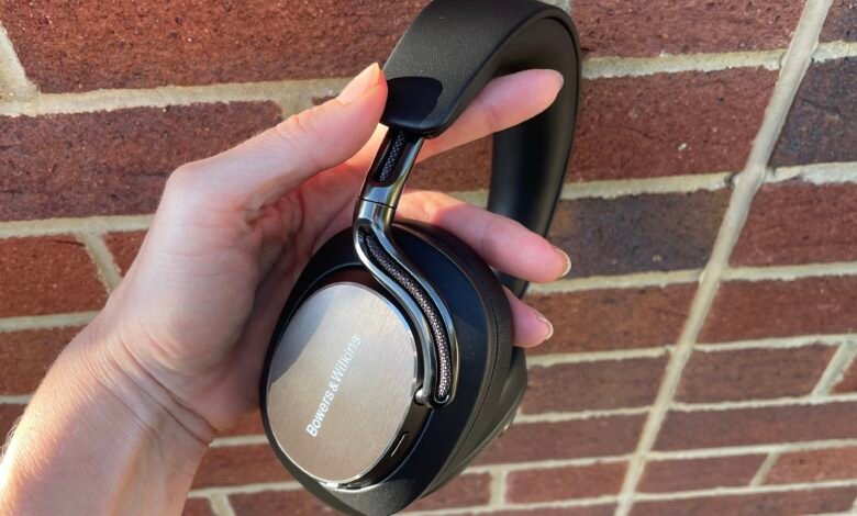 Los auriculares PX8 S2 de Bowers & Wilkins aterrizan con soporte integral de códec Bluetooth de alta resolución, audio USB y una mejor configuración de cancelación de ruido