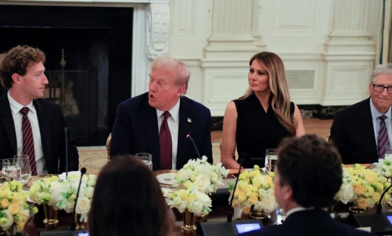 Trump convoca a los ejecutivos tecnológicos para cenar: Pasemos la tabla de asientos Trump convoca a los ejecutivos tecnológicos para cenar: Pasemos la tabla de asientos