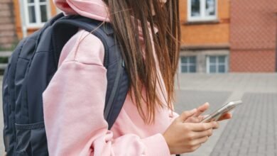 Le di a mi hija a mi hija a la edad de 8 años. La escuela no debería estar permitida.