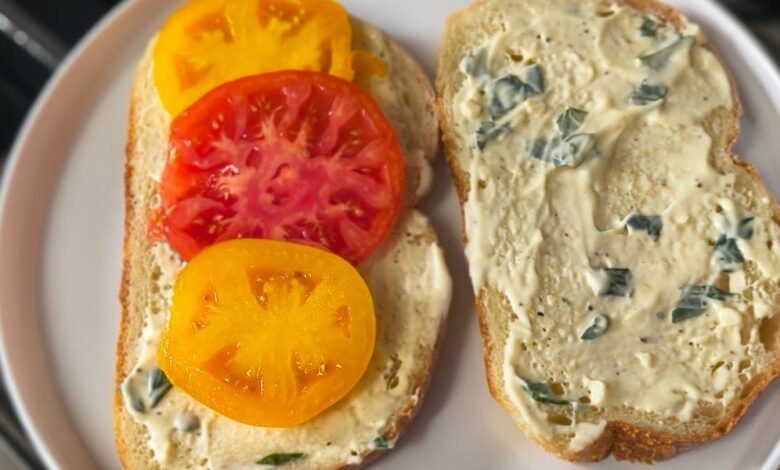 Hice la simple fórmula de sándwich de Ina Garten: la mejor parte es Basil Mayo.