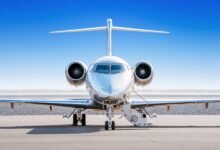Cientos de aviones personales en el aeropuerto prueban la isla para la Copa Rider.