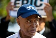 Eric Adams se cayó del alcalde del alcalde.