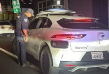 Los oficiales de policía sacaron Waymo y no pudieron emitir boletos de robot.