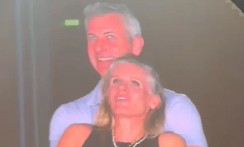 Divorcio a partir de Kiss Cam: Aquí está el truco de recursos humanos estadounidense dirigido por el concierto de Coldplay fue atrapado en manos del marido