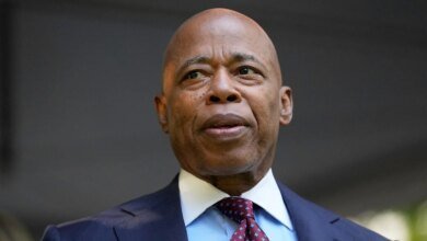 Eric Adams se cayó de la competencia del alcalde de Nueva York.