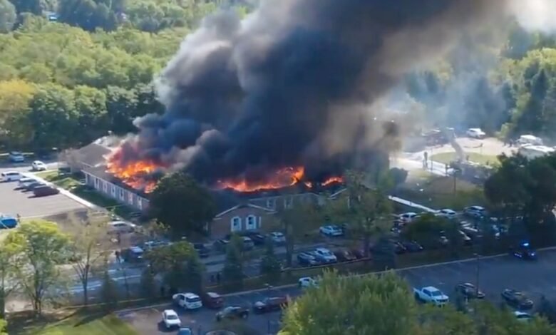 El pistolero estableció el fuego de la iglesia de Michigan mientras mataba al menos a 1 persona y 9 heridos. Dijo la policía.