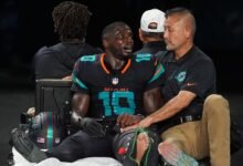 Tyreek Hill publicó una foto después de una cirugía de lesión en la rodilla. El agente dijo que WR jugará en 2026.