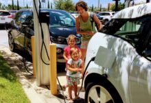 ¿El Reino Unido, los Países Bajos y California tienen más puertos de carga EV que las boquillas de la bomba de gas?