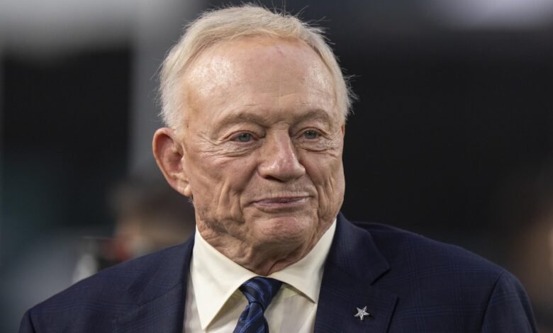 Jerry Jones reaccionó a los fanáticos de Packers que lo trollearon después de Micah Parsons de Cowboys. Jerry Jones reaccionó a los fanáticos de Packers que lo trollearon después de Micah Parsons de Cowboys.